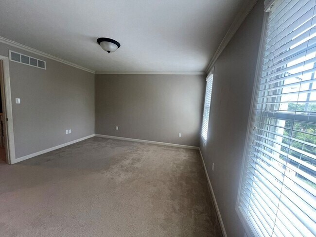 Building Photo - 409 Marshall Heights Dr