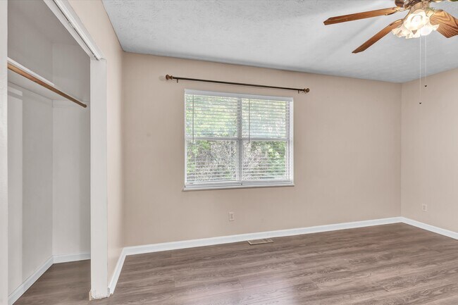 Building Photo - 686 Bethany Ct