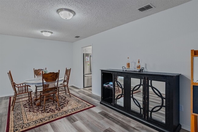 Building Photo - 130 Elmview Ln