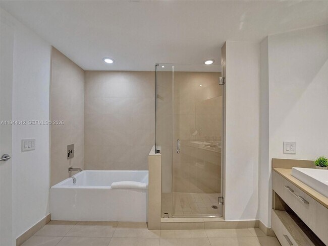 Building Photo - 4111 S Ocean Dr