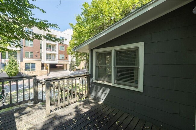 Building Photo - 347 Rollston Ave