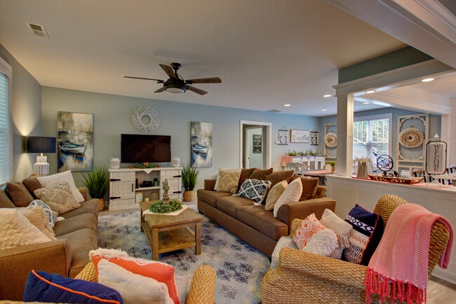 Building Photo - 6262 Ware Neck Rd