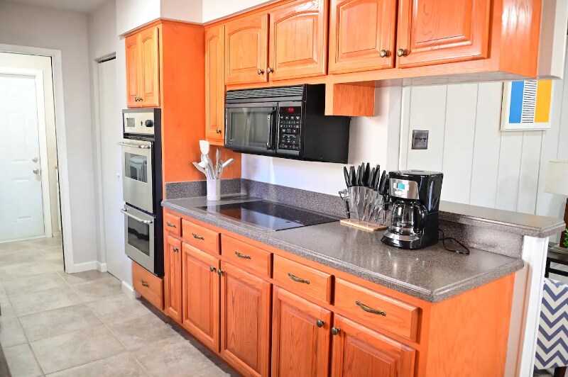 Building Photo - 611 Balboa Dr