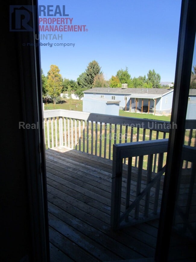 Building Photo - Beautiful 6 bedroom, 3 Bath, 3 Car Garage ...