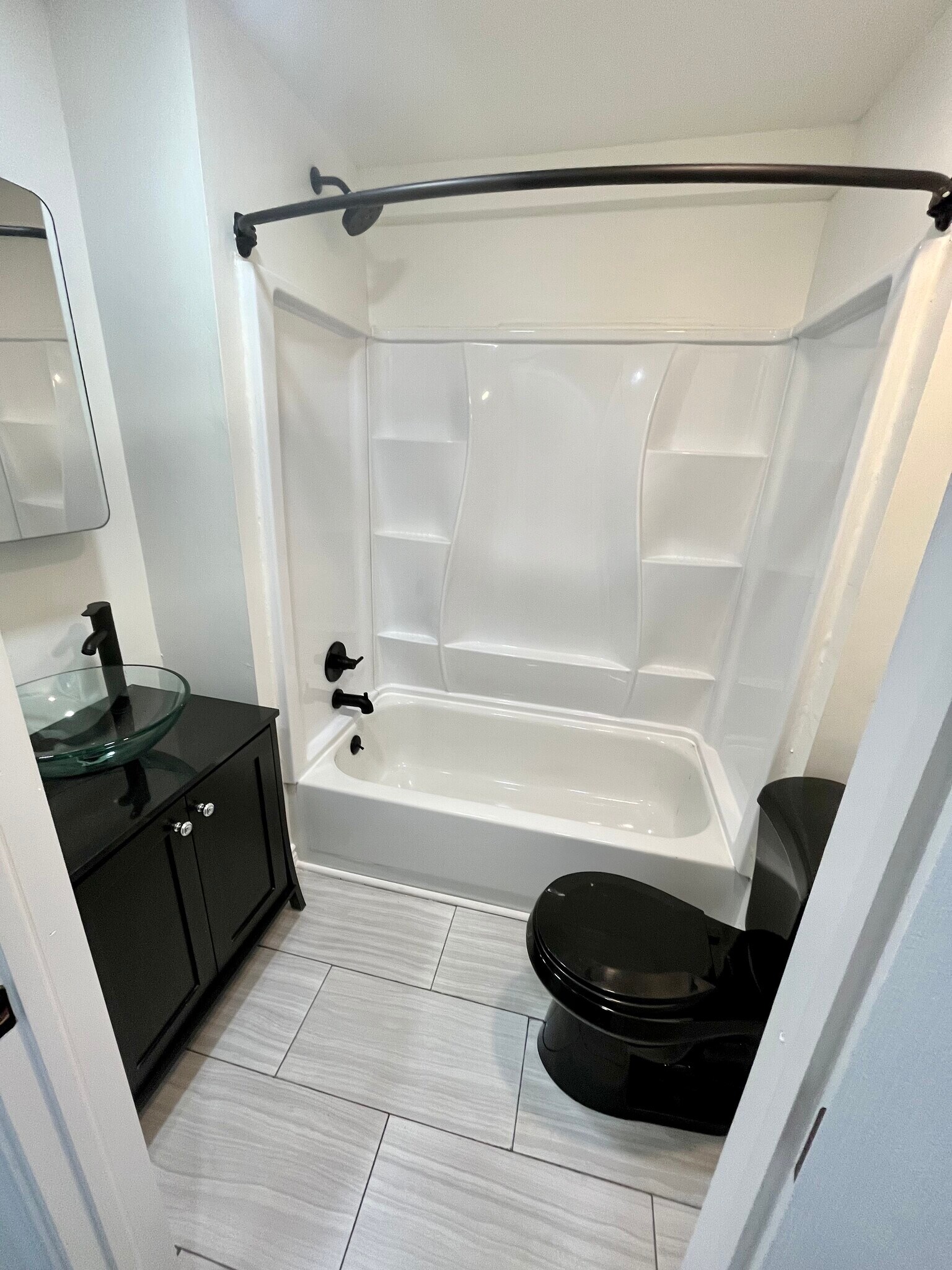 Building Photo - 39 School House Rd