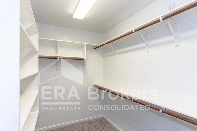 Building Photo - 6402 Golden Gate Dr