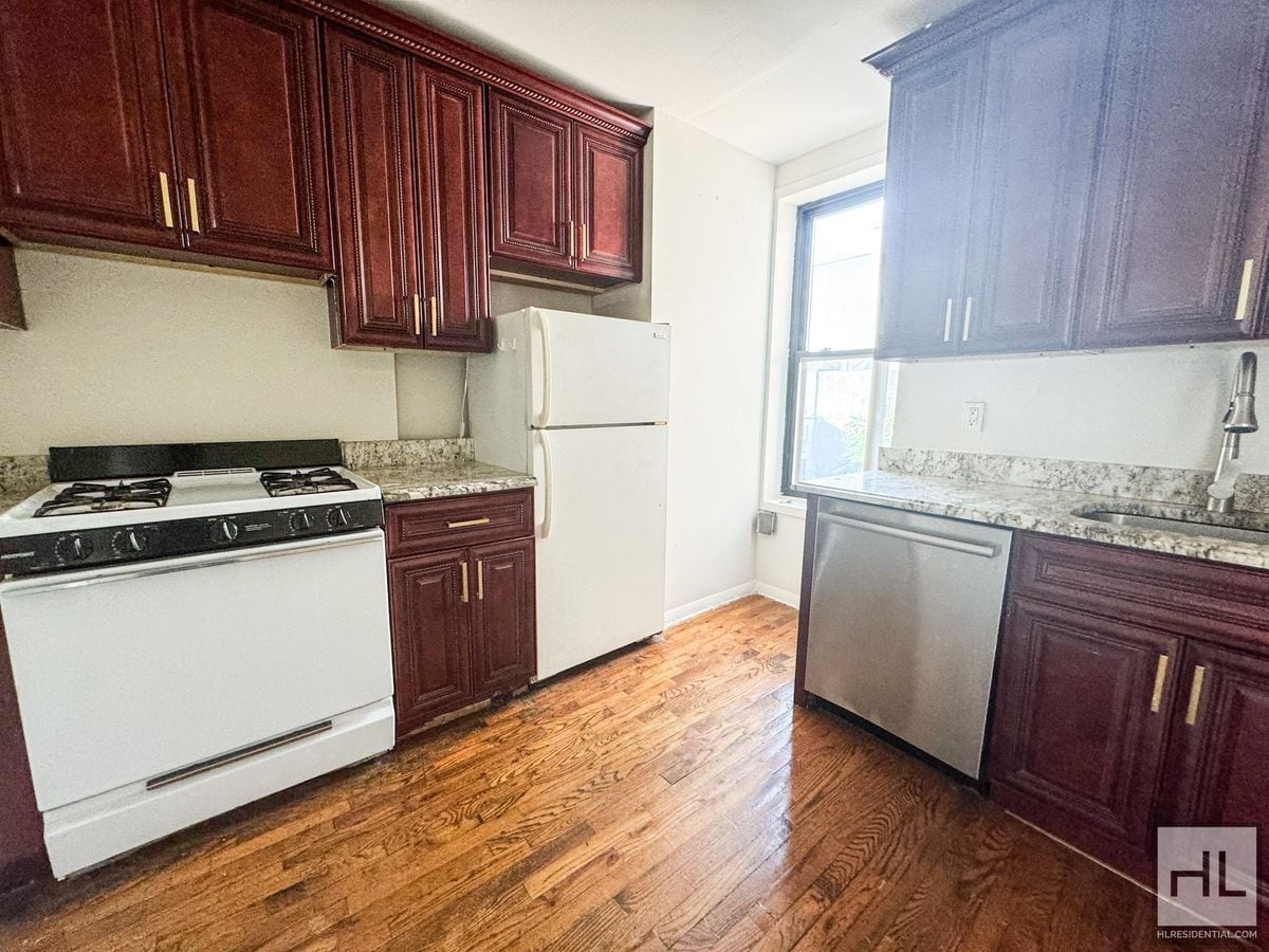 Building Photo - 14th St