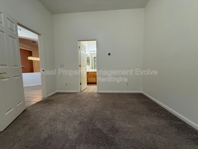 Building Photo - 281 W Flamingo Dr