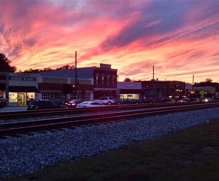 Building Photo - 641 Old Town Rd