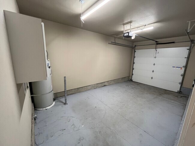 Building Photo - 952 S 58th St