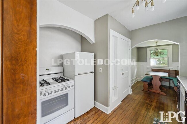Building Photo - 2029 Berdan Ave