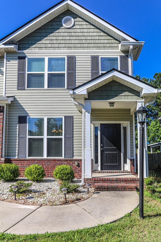 Building Photo - 479 Sebastian Dr