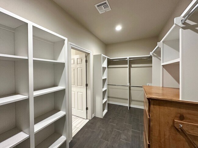 Building Photo - Rent Reduction!! 2 story, 5-bedroom 3 bath home in Wyatt Acres