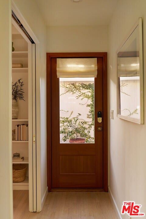 Building Photo - 655 Angelus Pl