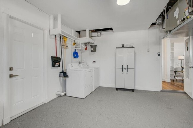 Building Photo - 2121 Greenbriar Blvd