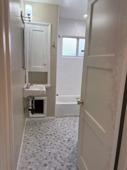 Building Photo - 923 18th St