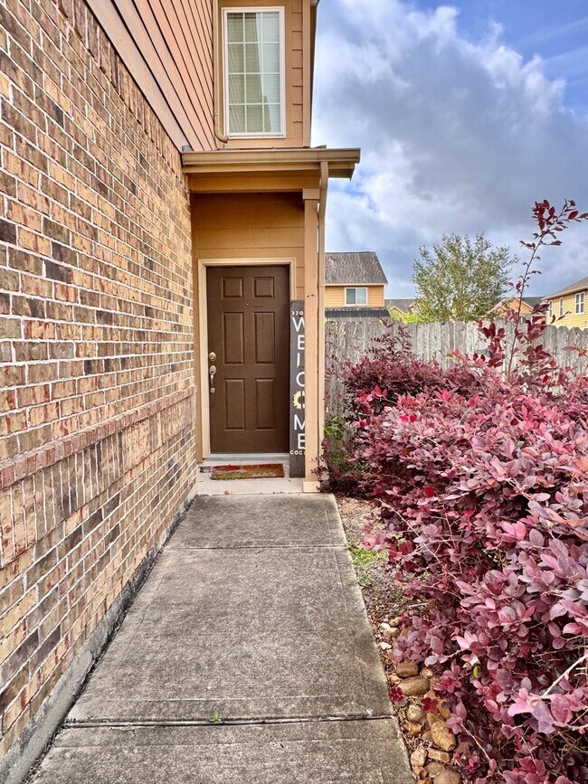 Building Photo - 3947 Calgary Cir