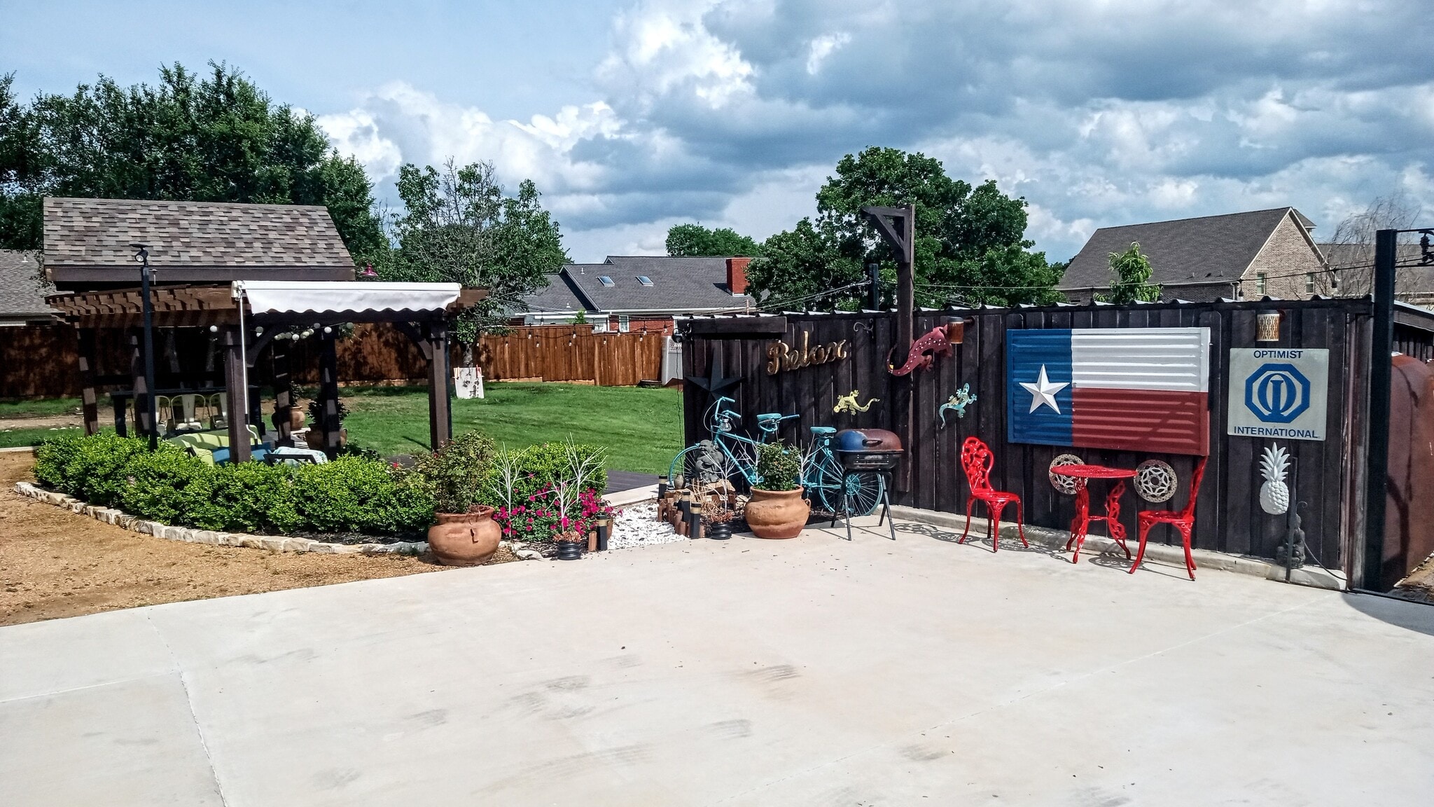 Shared area. - 400 Lakeview Blvd