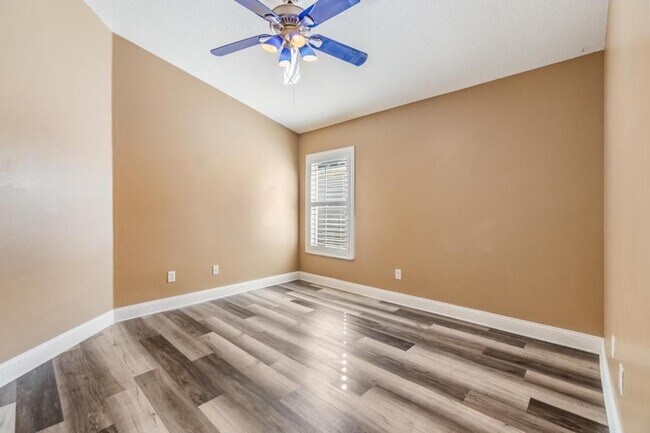 Building Photo - 10050 Landport Way