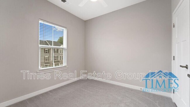 Building Photo - 416 Paperbark Sq