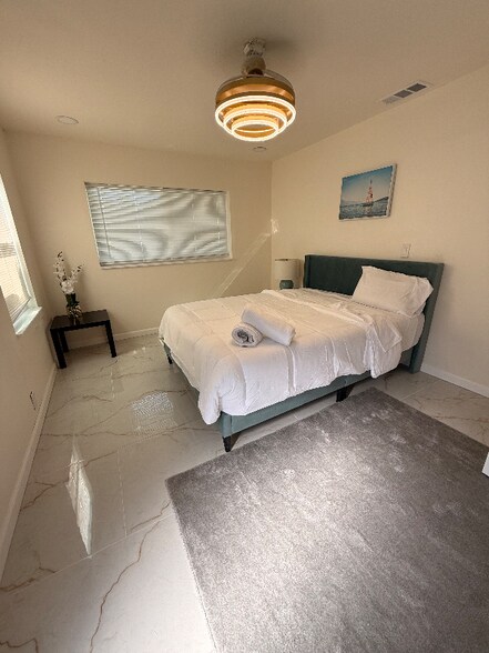 Primary Photo - 4381 Shore Acres Blvd NE