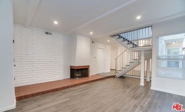 Building Photo - 16 Reef St