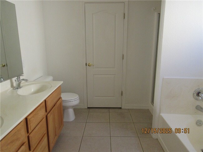 Building Photo - 3915 E Nicole Ave