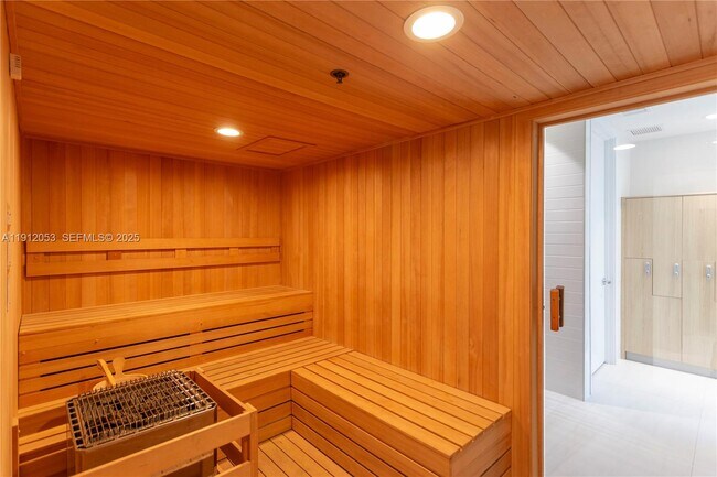 Building Photo - 17550 Collins Ave