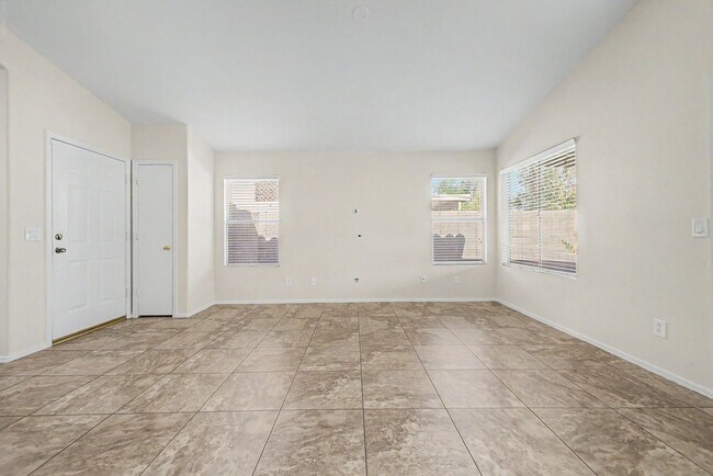 Building Photo - 7435 W Louise Dr