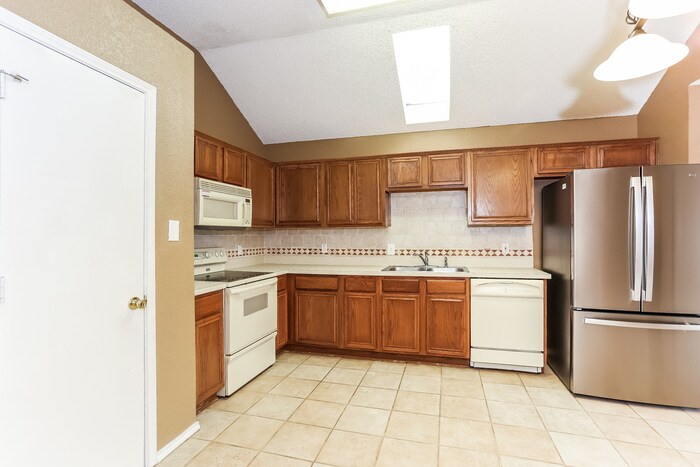 Building Photo - 7014 Snowivy Ct