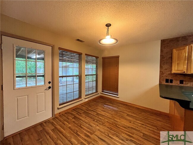 Building Photo - 233 Wild Rose Dr