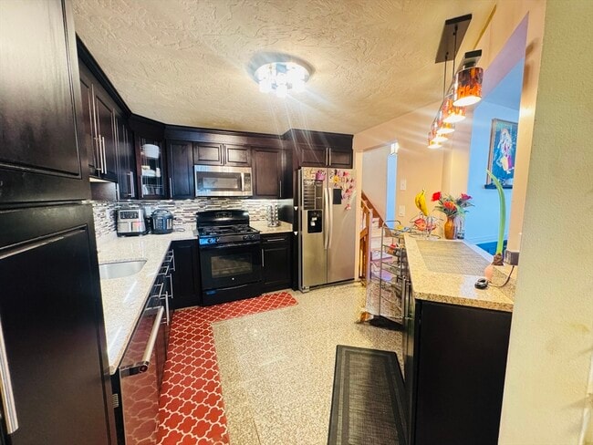 Building Photo - 237 South St