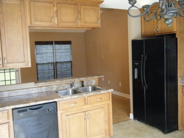 Building Photo - Charming 3BR/2BA Home with Open Floor Plan, Vaulted Ceilings & 2-Car Garage