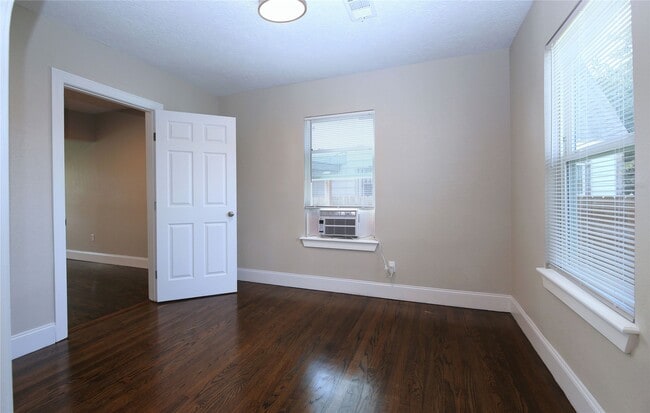 Building Photo - 5520 Lawson St