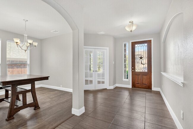 Building Photo - 1012 Summer Ln