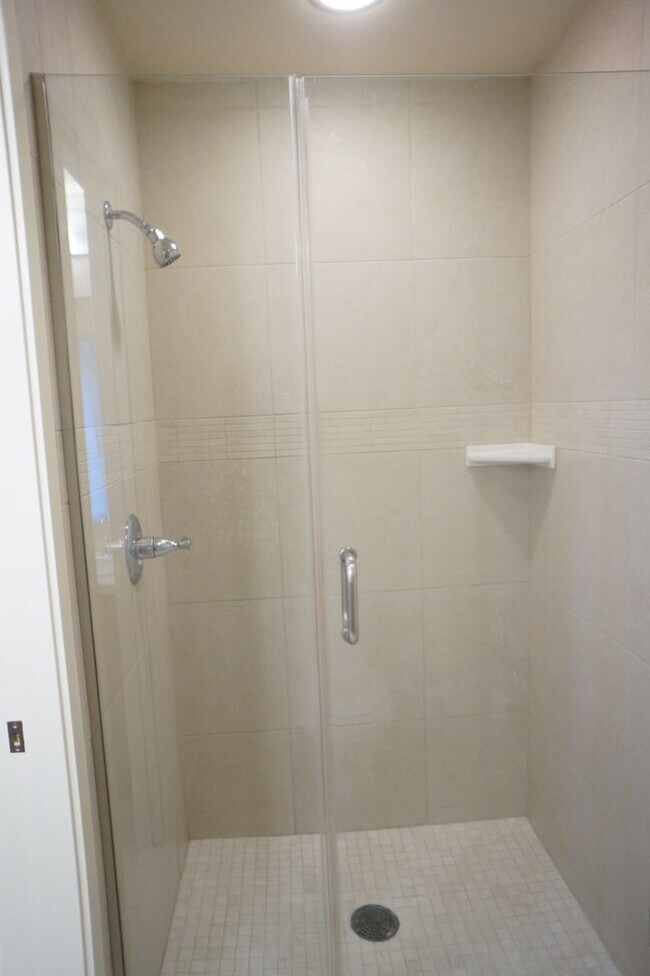Building Photo - S. Corbett Beautiful two bedroom condo wit...