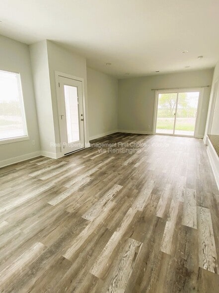 Building Photo - 5474 N Colburn Ct