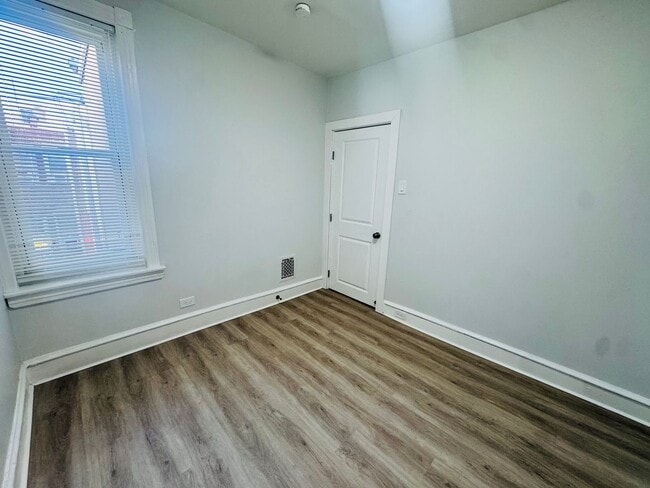 Building Photo - Refreshed 3BR/1.5Bth Home! Section 8 Accepted.