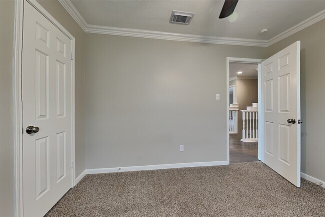 Building Photo - 2203 Pincher Creek Dr