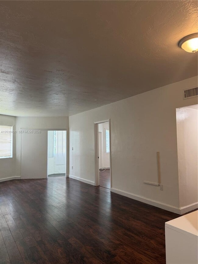 Building Photo - 1667 NE Miami Gardens Dr
