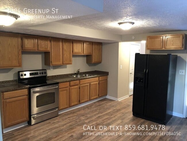 Building Photo - 1004 Greenup St