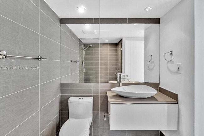 Building Photo - 5161 Collins Ave