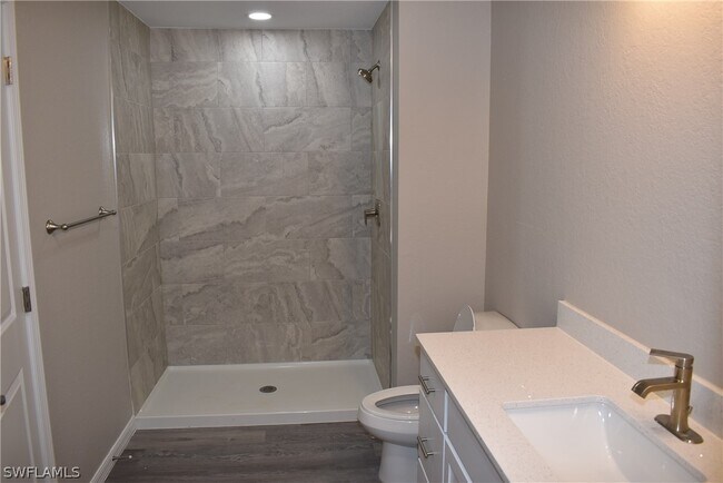 Building Photo - 8159 Hedgecoth Ave