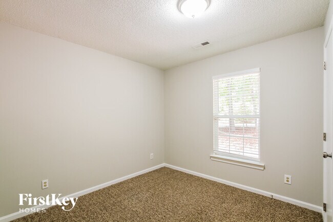 Building Photo - 110 Waderich Ln