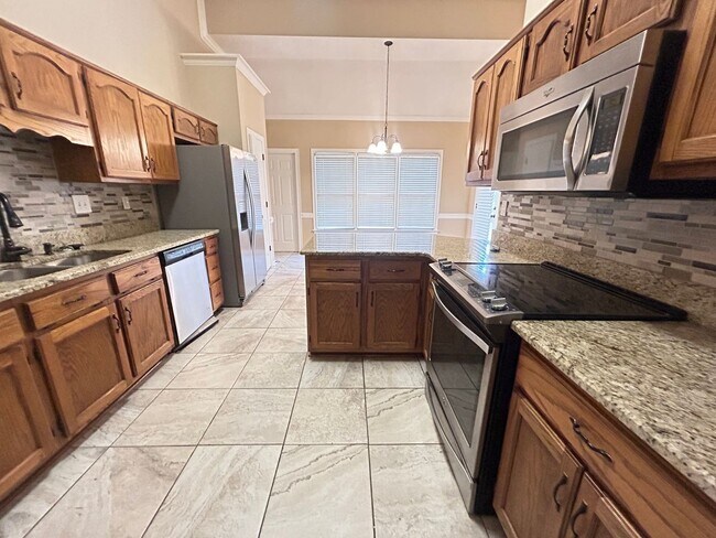 Building Photo - 4 BEDROOM/2 BATH HOME + Bonus Room in Rive...