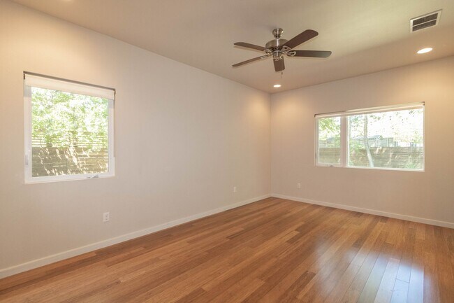 Building Photo - 1702 Forest Hill Dr