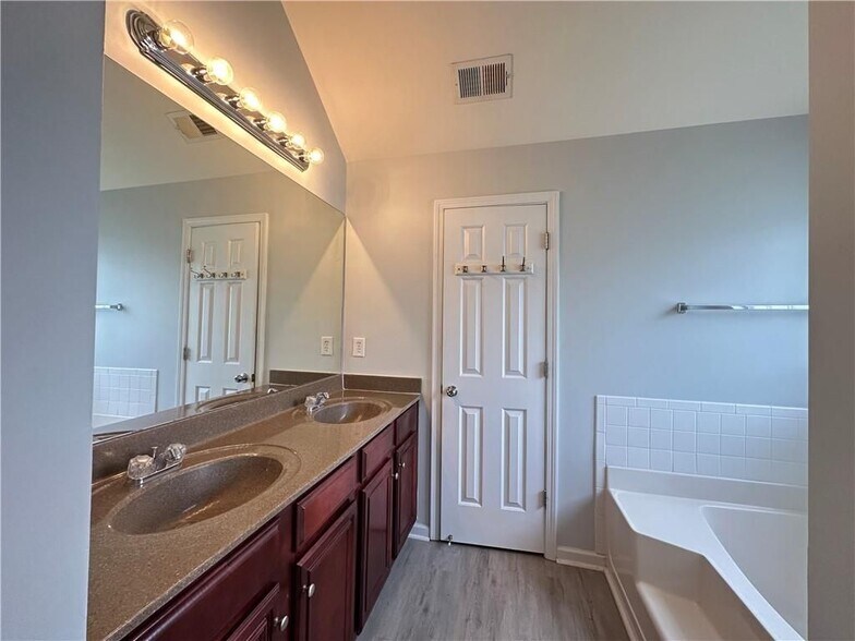 Building Photo - 1335 Rocky Shoals Ln