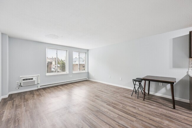 Building Photo - 356 Franklin Ave
