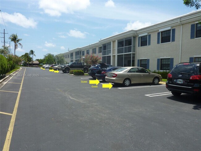 Building Photo - 180 Cypress Club Dr