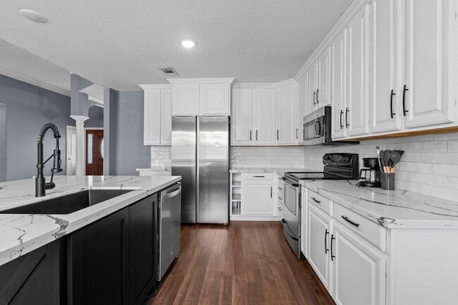 Building Photo - 685 Winchester Dr